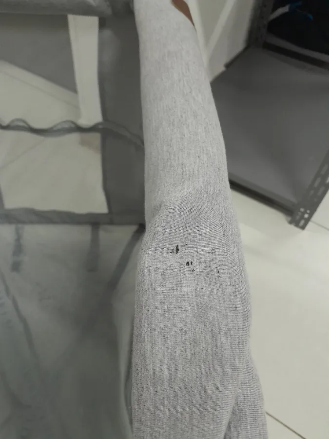 Tecido com pequeno furos