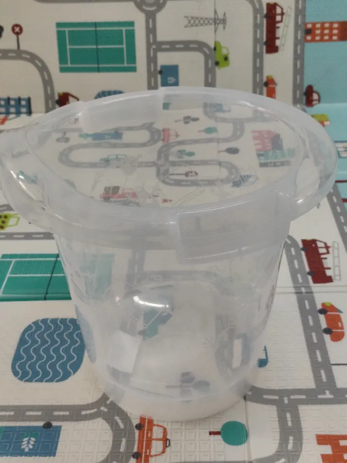 Com pequenas marcas de uso Com pequenas marcas de uso