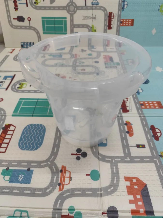 Com pequenas marcas de uso