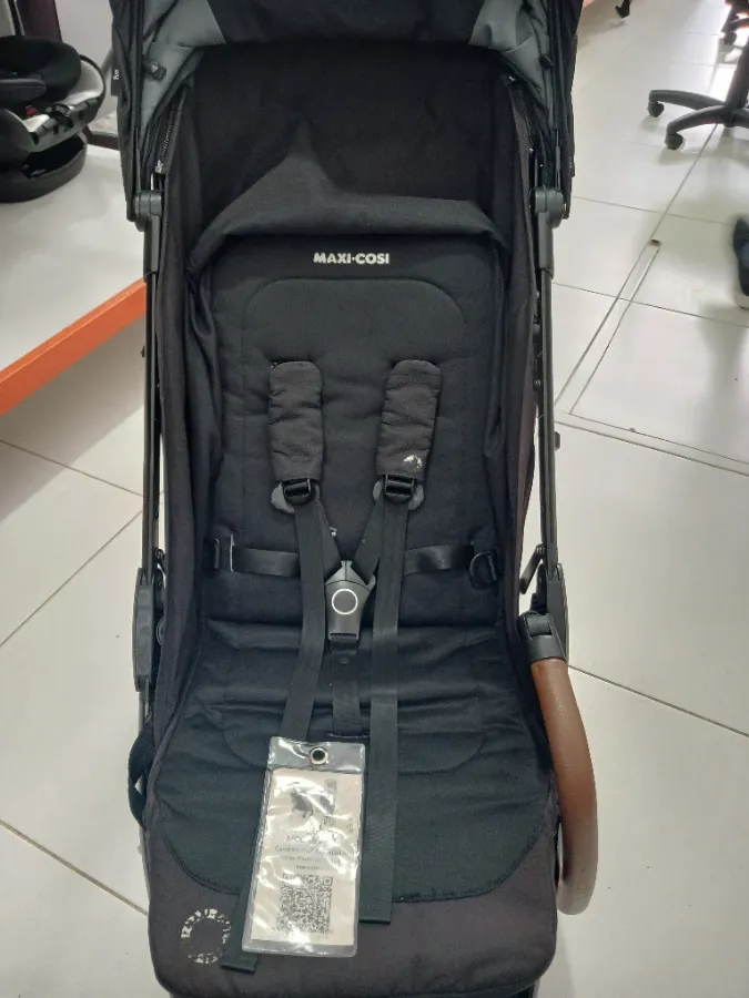 estrutura metálica com marcas de uso