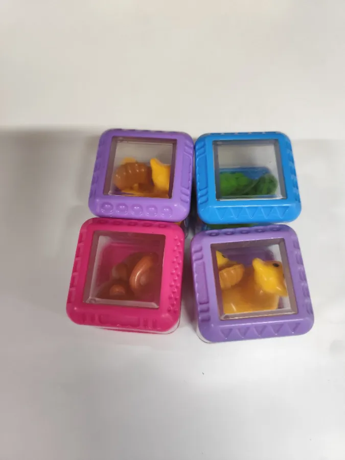 Acompanha 4 cubos