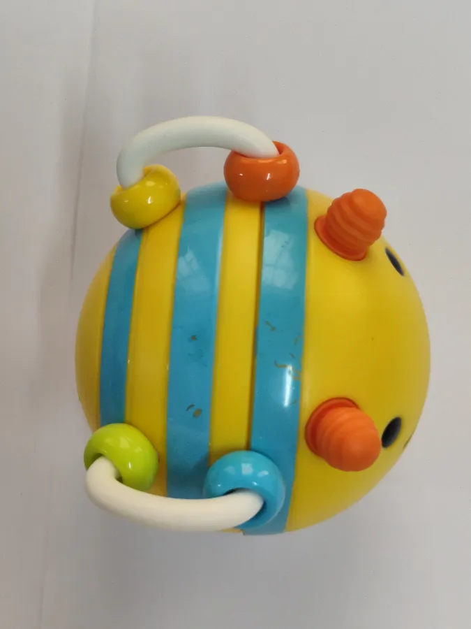 Abelha com pequenas marcas de uso Abelha com pequenas marcas de uso