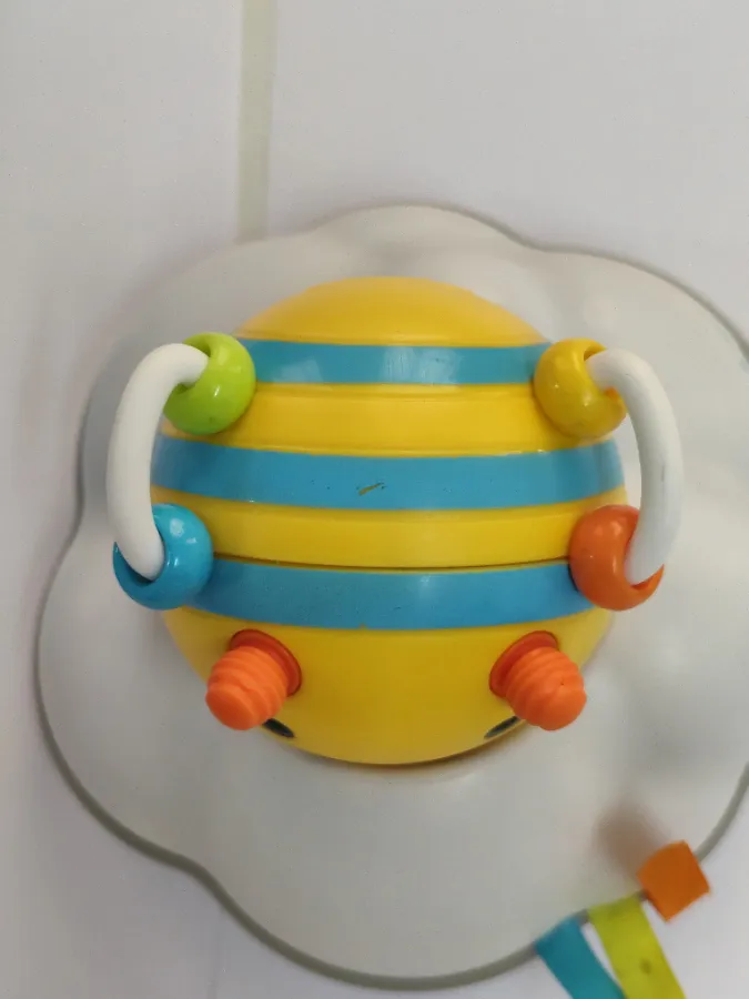 Abelha com pequenas marcas de uso