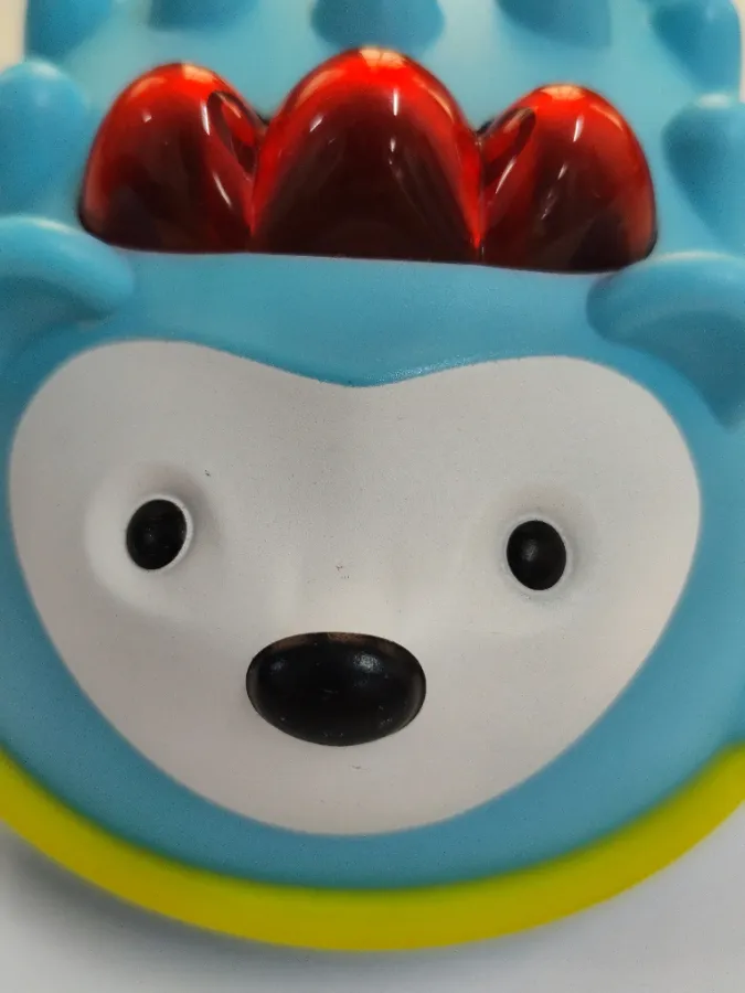 Porco espinho com poucas marcas de uso Porco espinho com poucas marcas de uso