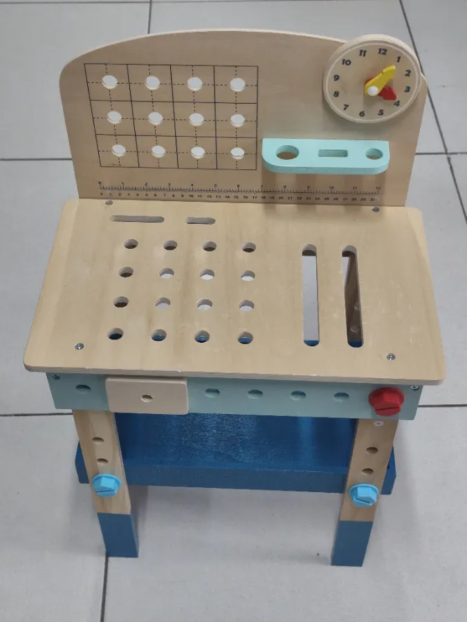 Mesa de ferramentas em perfeito estado de conservação