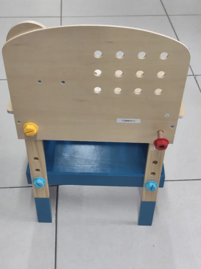Mesa de ferramentas em perfeito estado de conservação