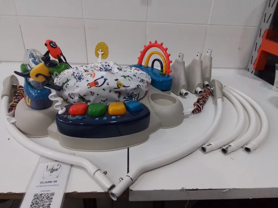 Faltando 2 peças destes brinquedos Faltando 2 peças destes brinquedos