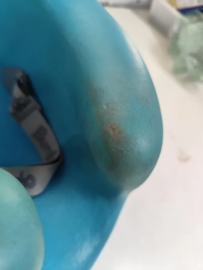 Assento com pequenas marcas de descascados
