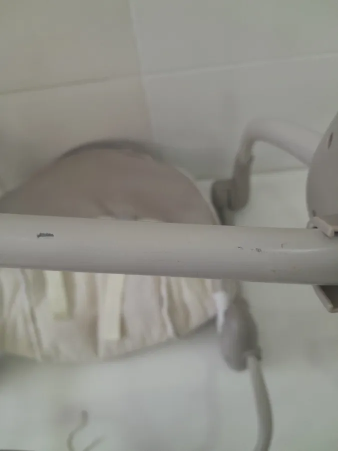 Estrutura metálica com pequenos arranhões