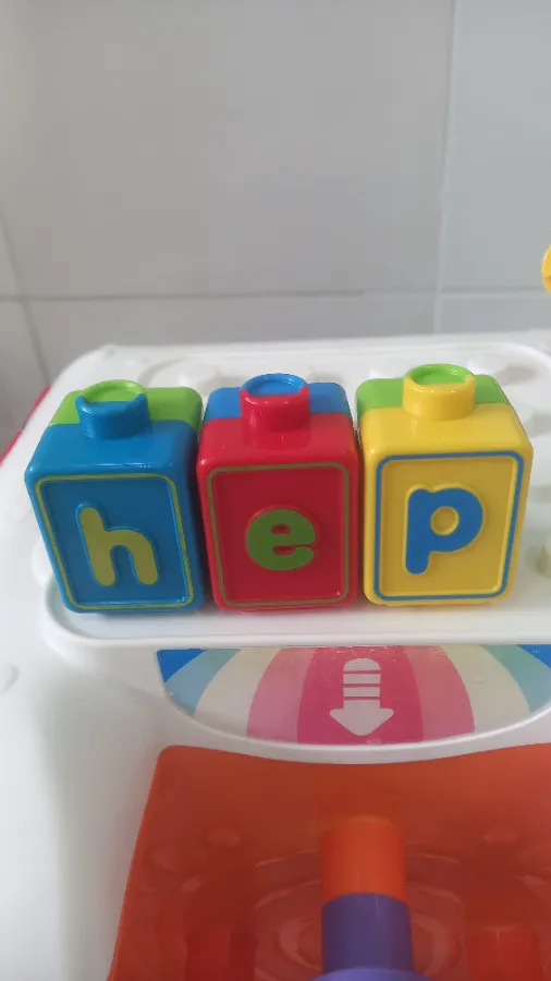 Acompanha 3 cubos de letra