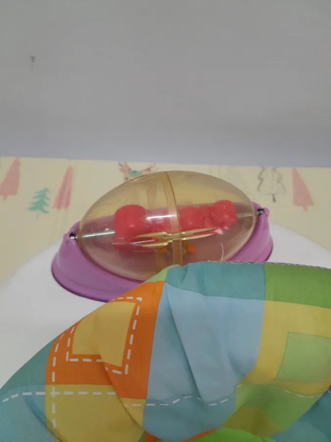 Brinquedos do encaixe da base amarelados