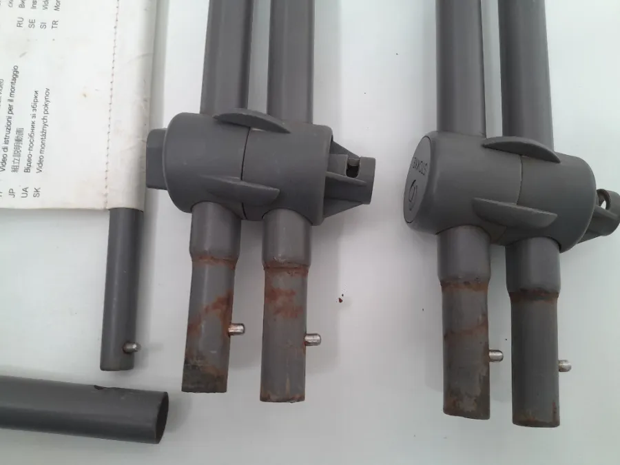 Com pequenos detalhes oxidado