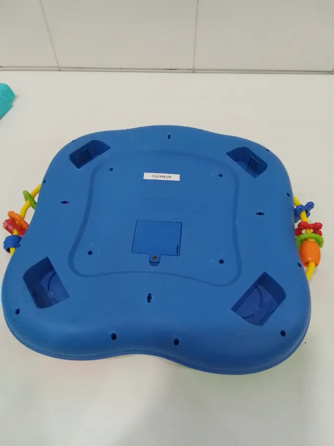 Levemente amarelada Levemente amarelada