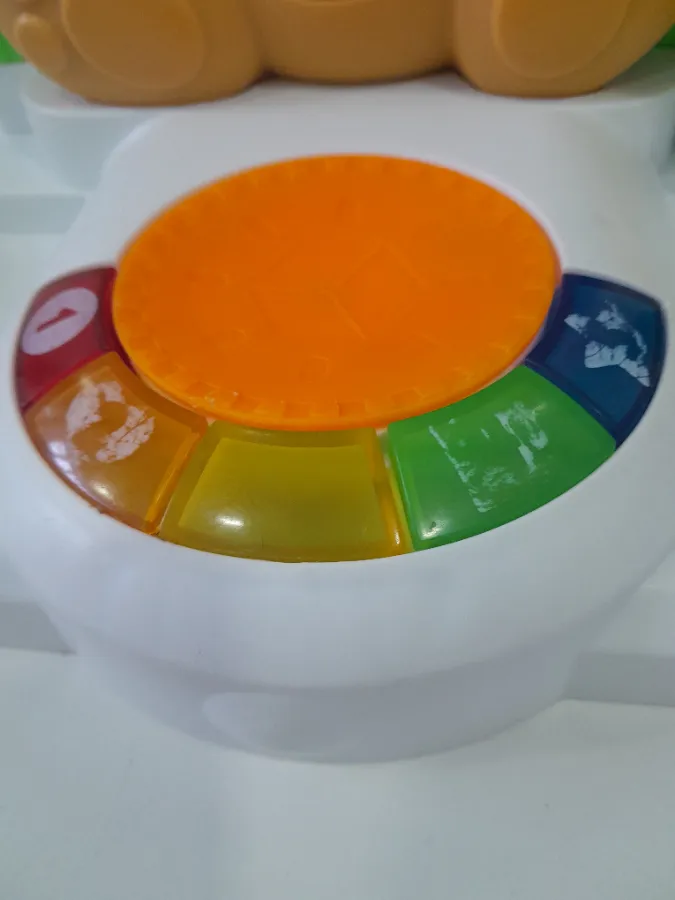 Teclado com marcas de uso. Números apagados