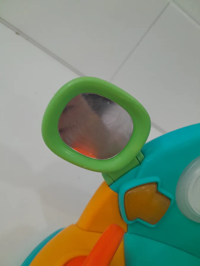 Volante com pequenas marcas de uso