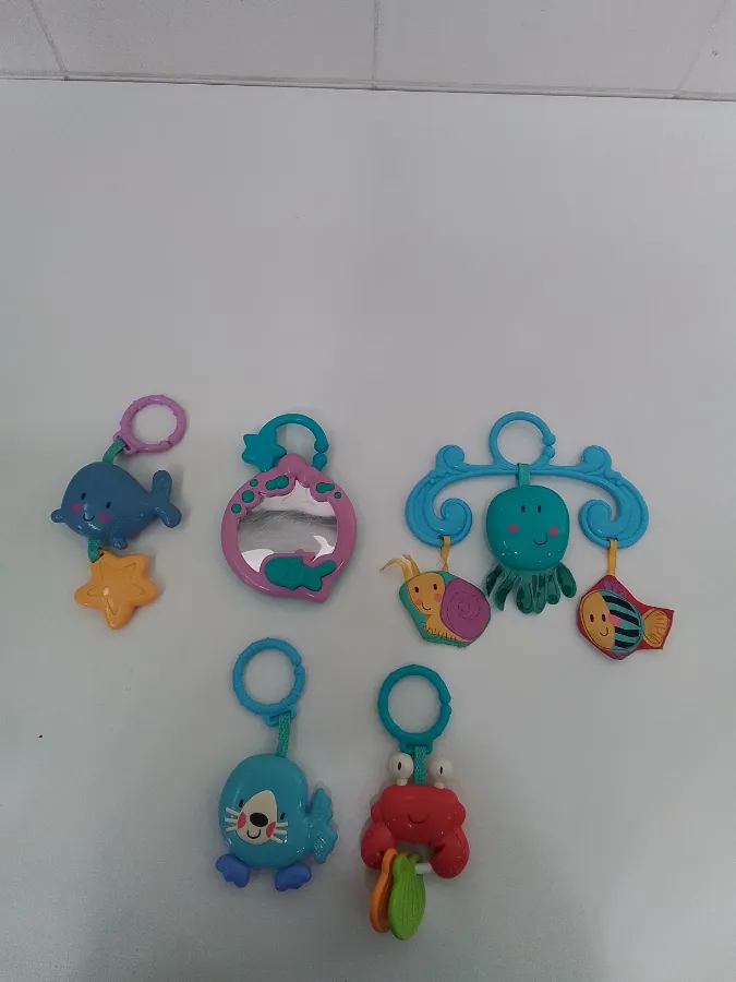 Penduricalho com pequenas marcas de uso
