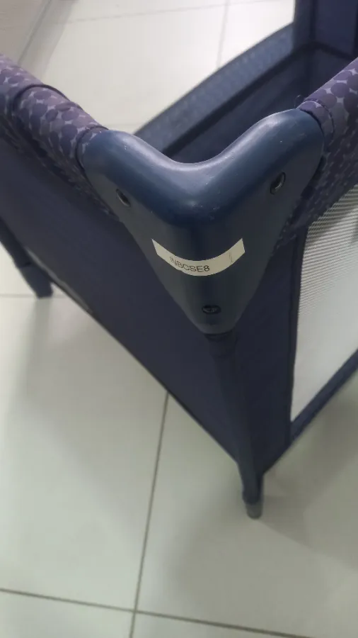 Berço com marcas de uso