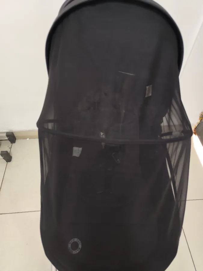 Mosquiteiro com pequena mancha