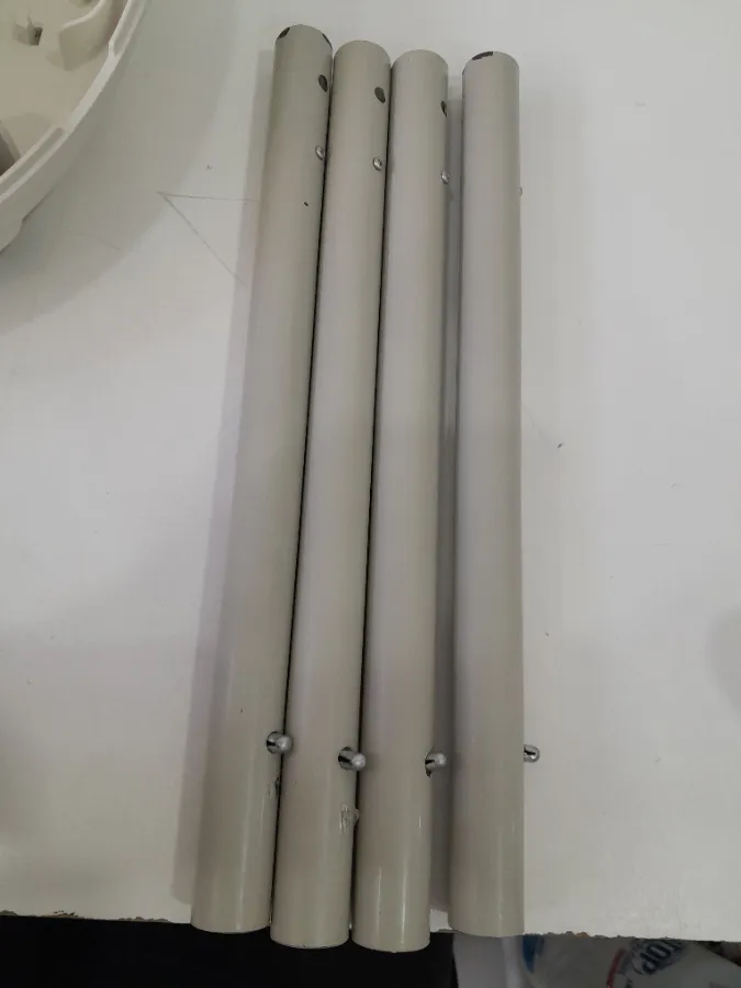 Pezinhos estão com pequenas marcas de uso e partes enferrujados