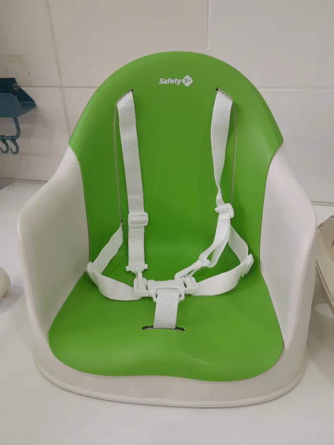 Assento em perfeito estado, com pequenas marcas de uso