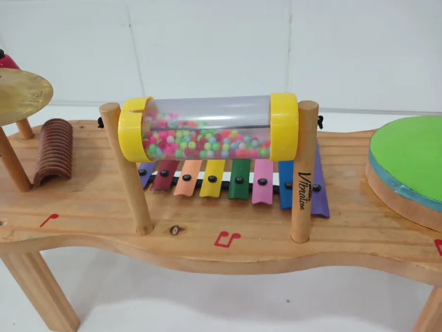 Esta com o chocalho rachado.