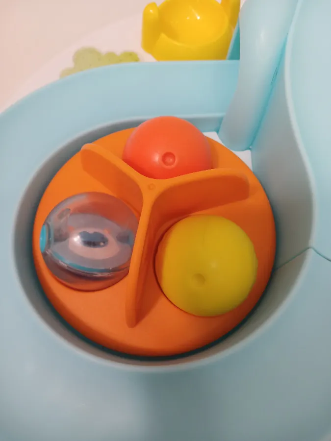 Acompanha as três bolinhas