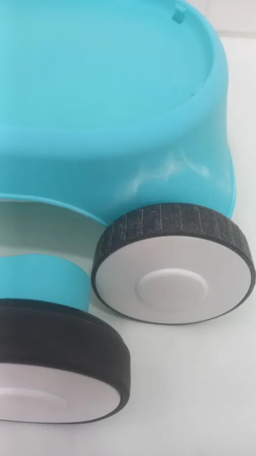 Base do andador esta com pequenas marcas de uso