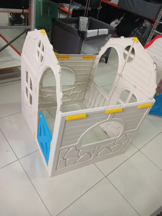 Trava próximo à porta está quebrada, mas não interfere no uso