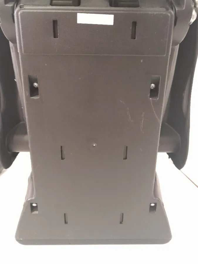 Estrutura com pequenas marcas de arranhões Estrutura com pequenas marcas de arranhões