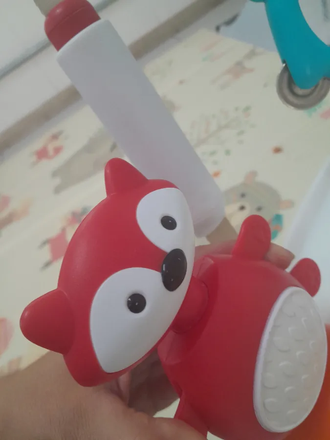 Brinquedos de encaixe  com pequenas marcas de uso