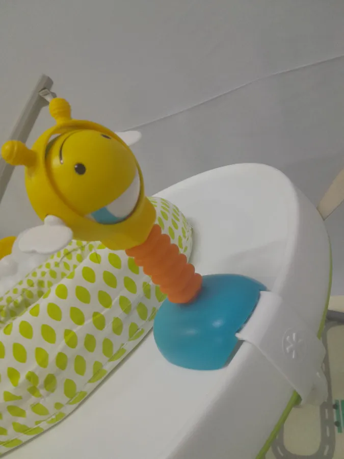 Brinquedos com pequenas marcas de uso