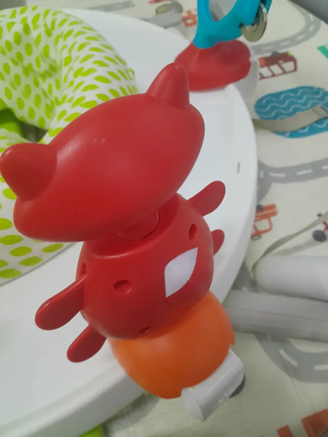 Brinquedos com pequenas marcas de arranhões