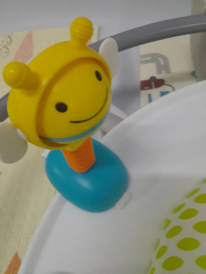 Brinquedos com pequenas marcas de arranhões