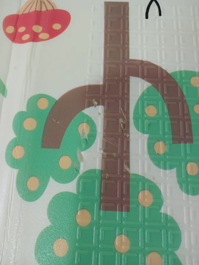 Esta com Uns pequenos furinhos Esta com Uns pequenos furinhos