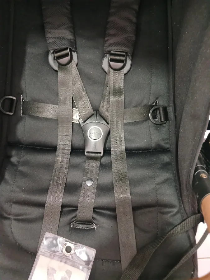 Não acompanha o protetor de cinto do meio Não acompanha o protetor de cinto do meio