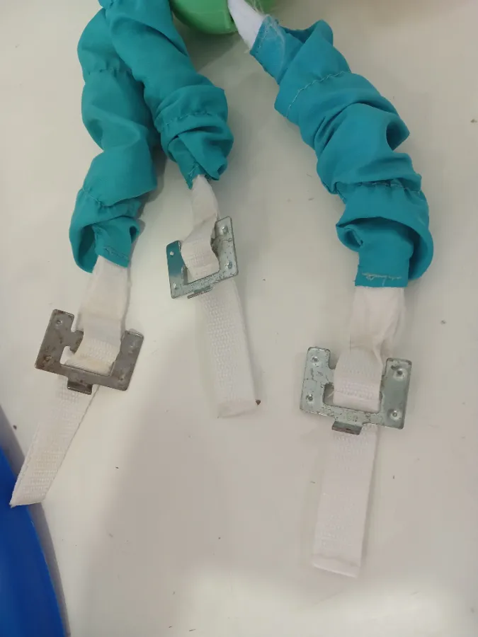 Ferro de encaixe com leves ferrugens (não tem contato com o bebê)