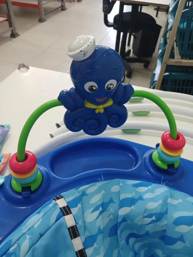 Aparelho eletrônico com desgastes nas pinturas