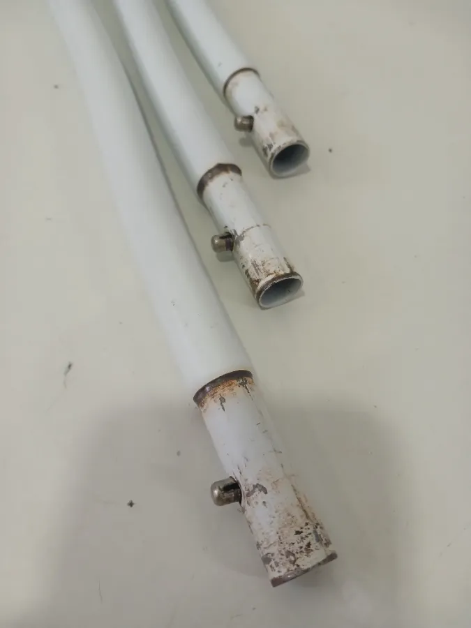 Ferros com marcas de uso na paret do encaixe (não tem contato com o bebê)