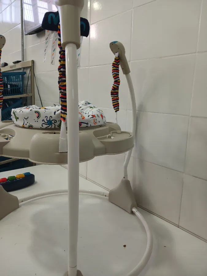 Pernas laterais com pequenas marcas de uso