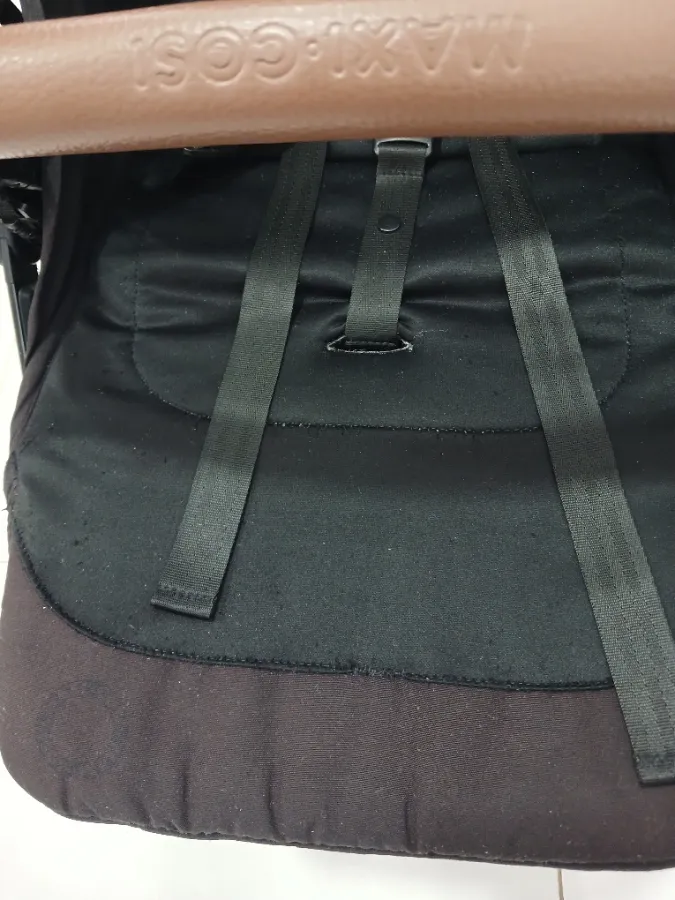 Tecido com pequenas avarias Tecido com pequenas avarias