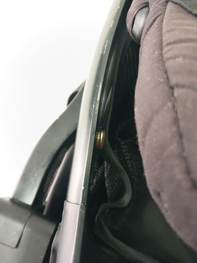 Com pequenas marcas de uso nas rodas Com pequenas marcas de uso nas rodas