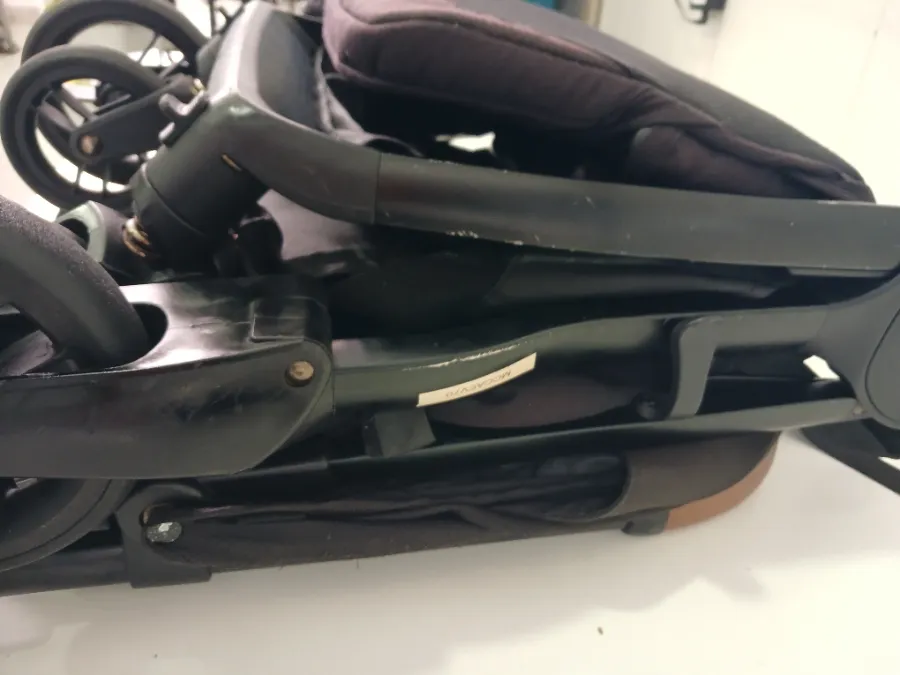 Estrutura com alguns arranhões. Estrutura com alguns arranhões.