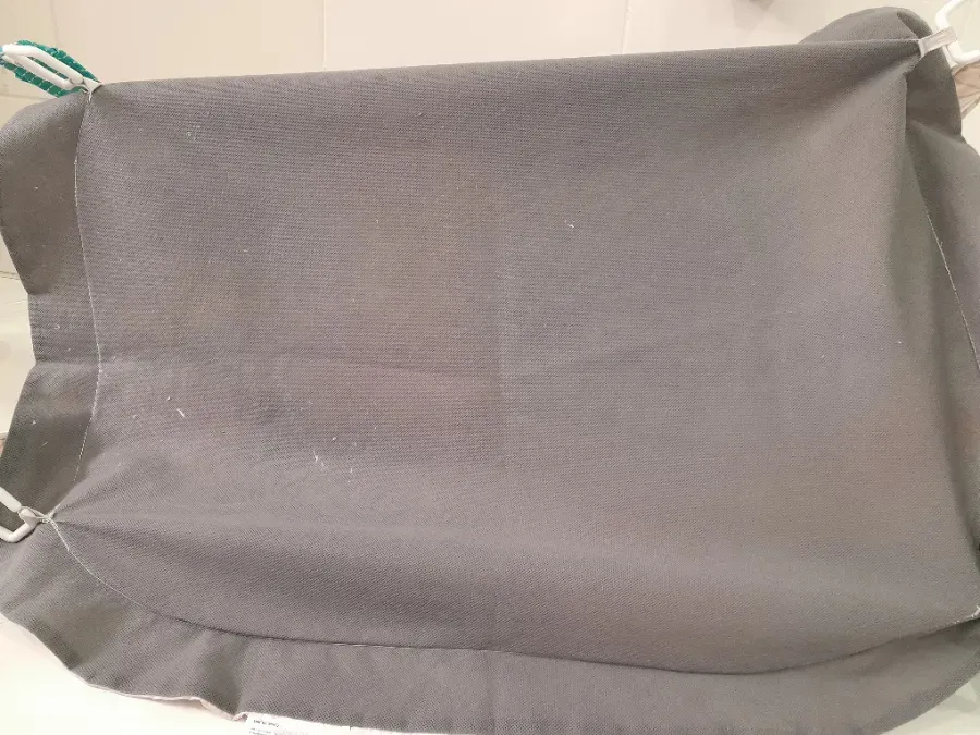 Tecido do tapete em baixo com pouco de desgaste