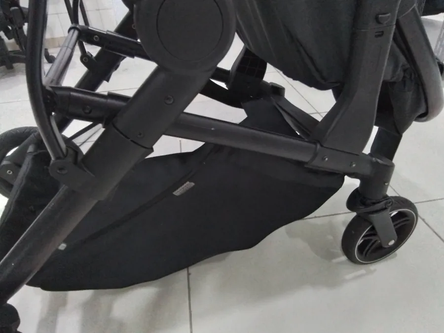 Estrutura metálica com pequenas avarias Estrutura metálica com pequenas avarias