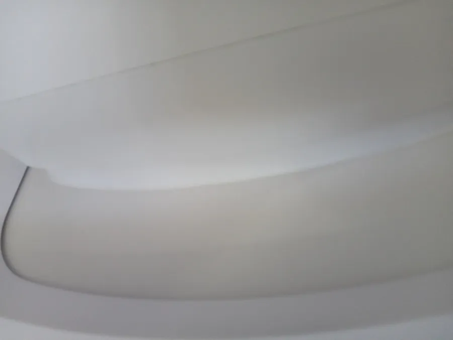 Base branca com pequenas marcas de uso Base branca com pequenas marcas de uso