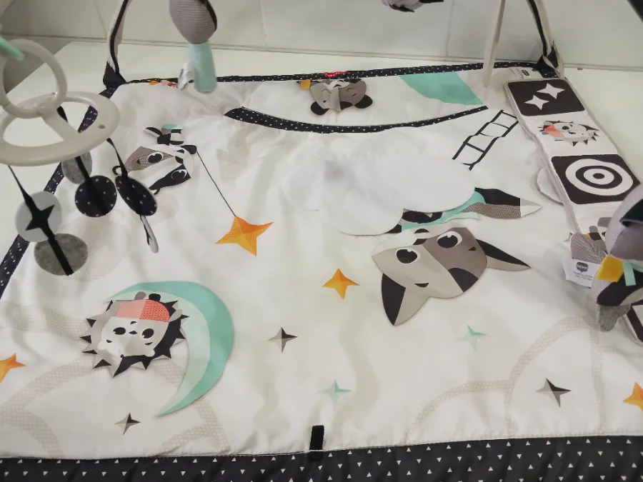 Tecido um pouco amarelado.