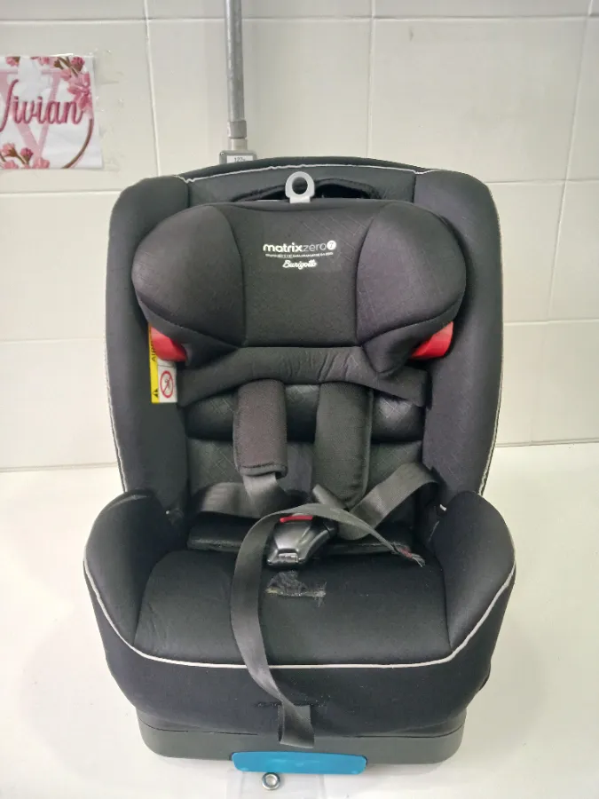 Esta sem o protetor do meio e nao acompanha a almofada. Esta sem o protetor do meio e nao acompanha a almofada.