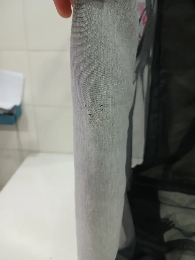 Tecido com pequenas avarias Tecido com pequenas avarias