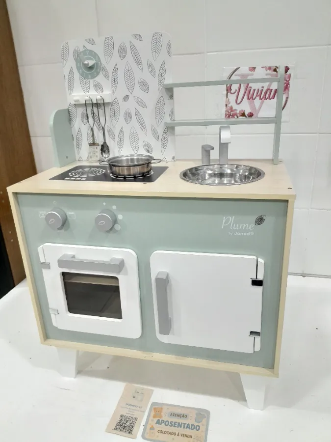 Acompanha a espátula a concha a panela e a Cuba.