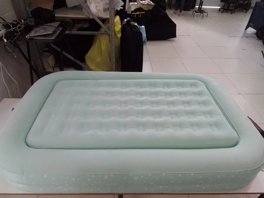 Com pequenas marcas de uso